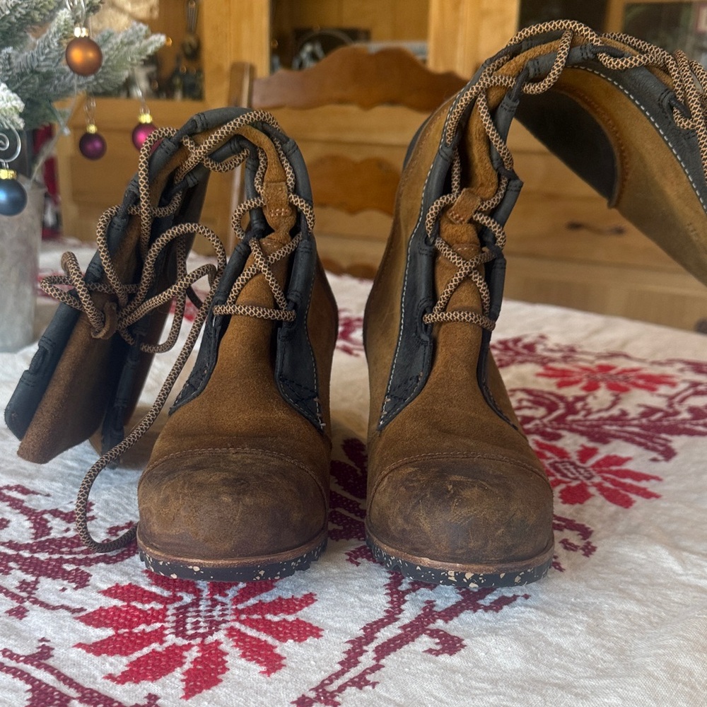 Sorel Cate The Great Brown and Black Lace-Up Wedge Boots - Picture 6 of 7